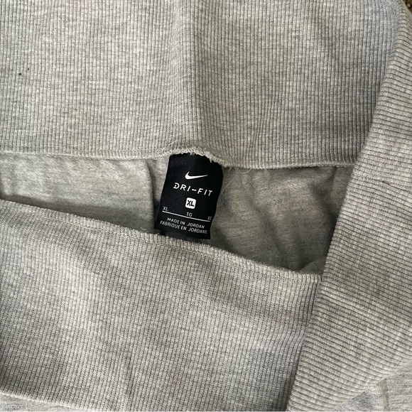 NIKE Joggers - Wm - XL - Picture 2 of 5